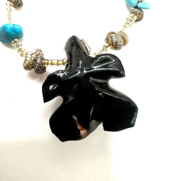 Turquoise and shell wood turtle long pendant necklace - Picture 8 of 10